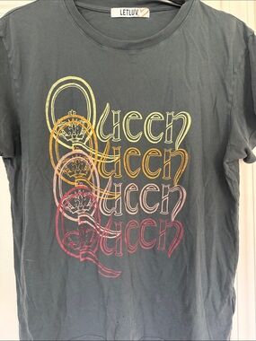 Ladies Black Graphic 'Queen' Tee - die small